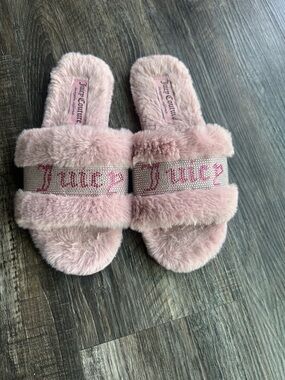 Juicy Couture Blush Pink Fuzzy Logo Slide Sandals